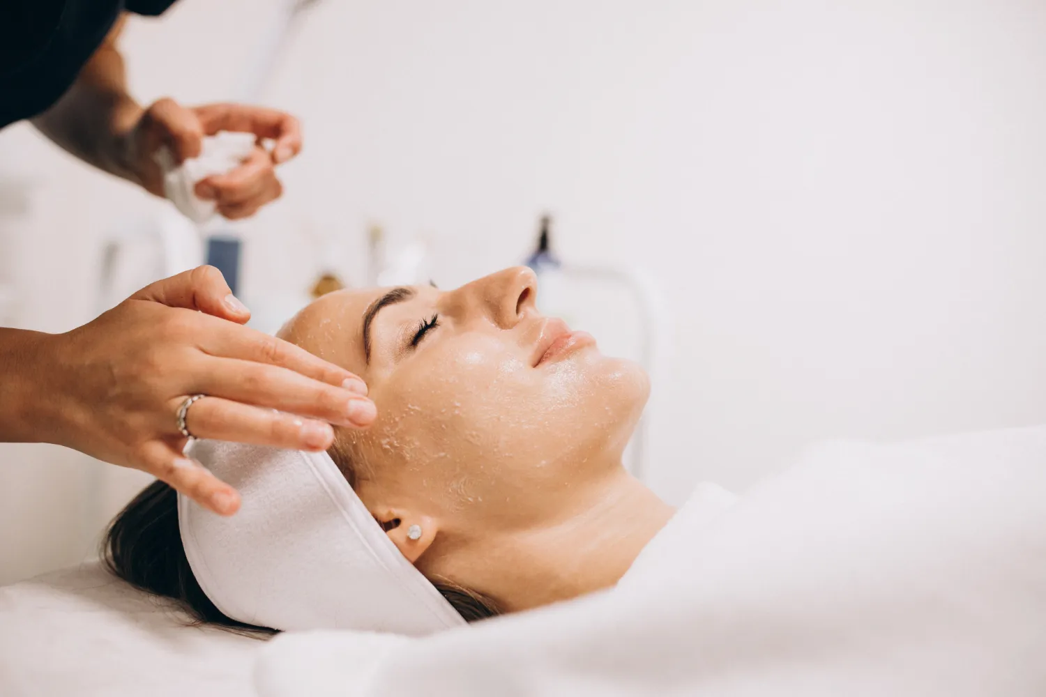 Facial treatment in Dubai for glowing and hydrated skin