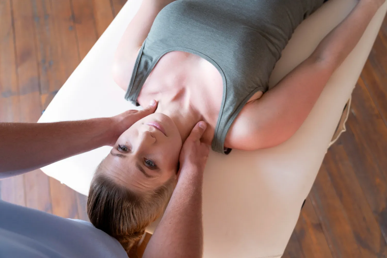 Manual lymphatic drainage massage therapy for body wellness