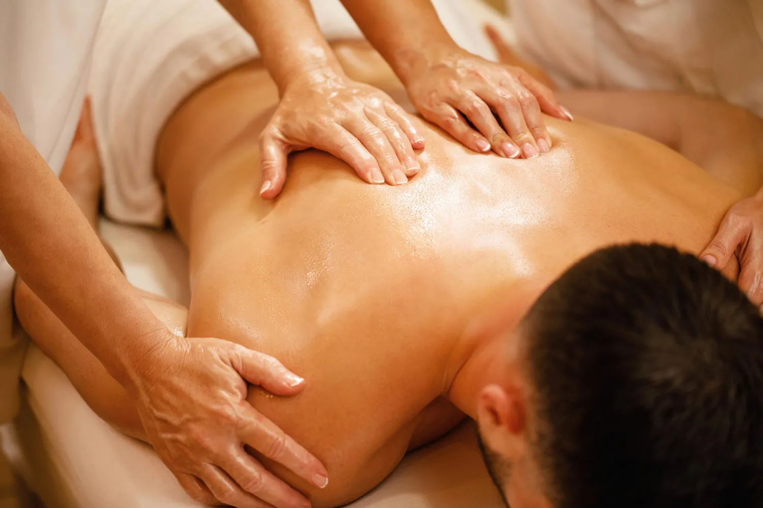 Four hands massage in Dubai with two professional therapists