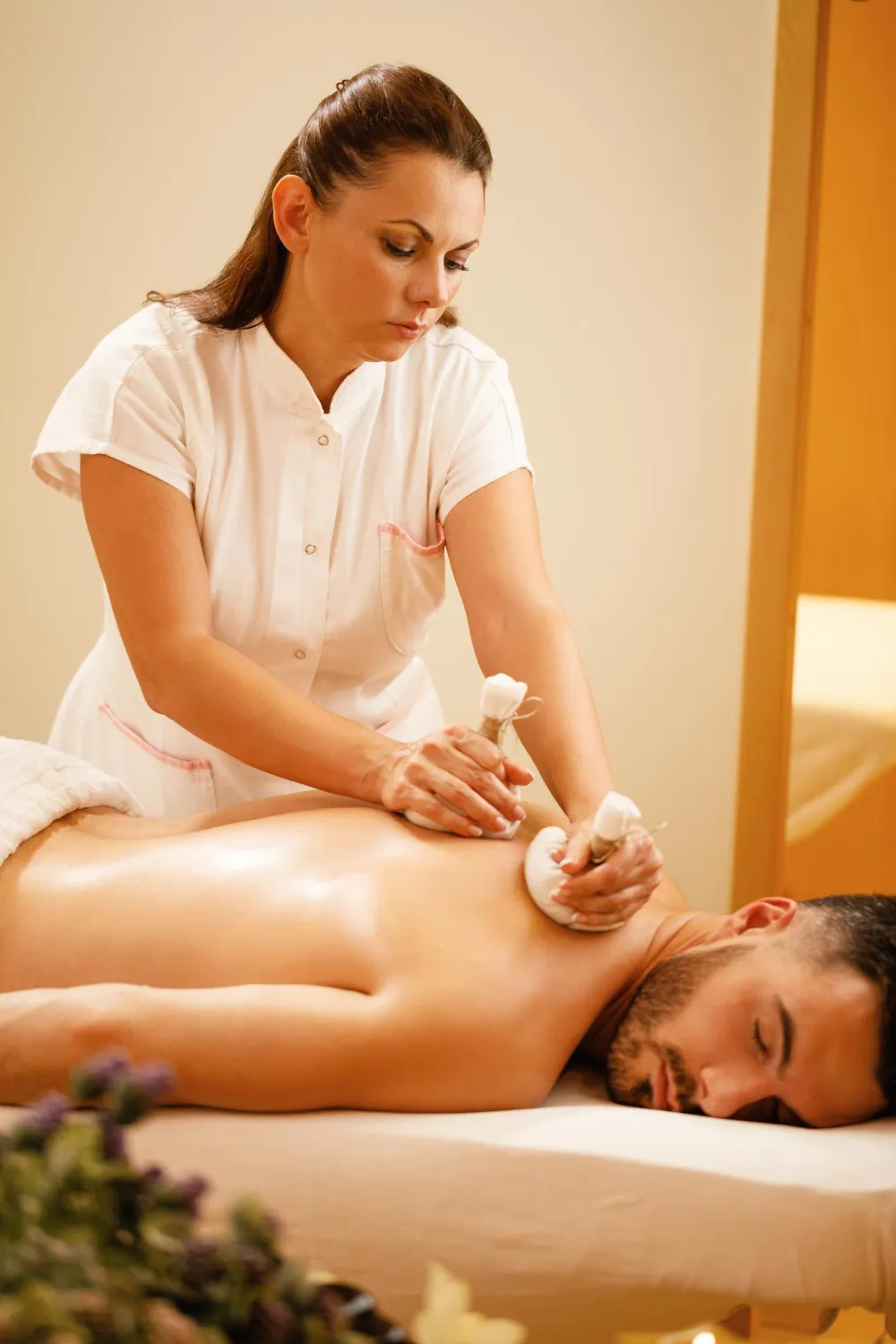 Detox massage therapy for relaxation and body wellness