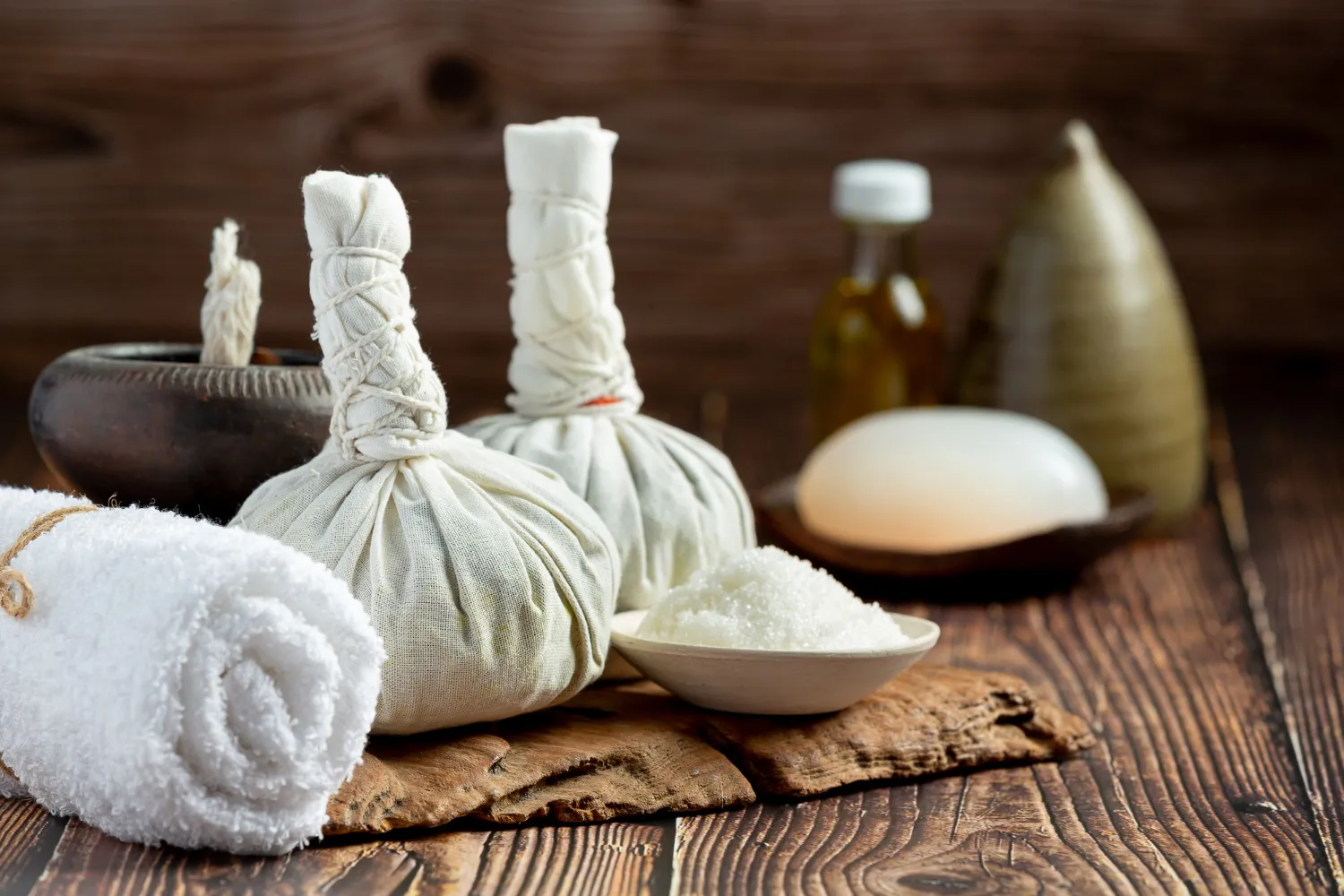 Luxury couples experience with relaxing massage therapy