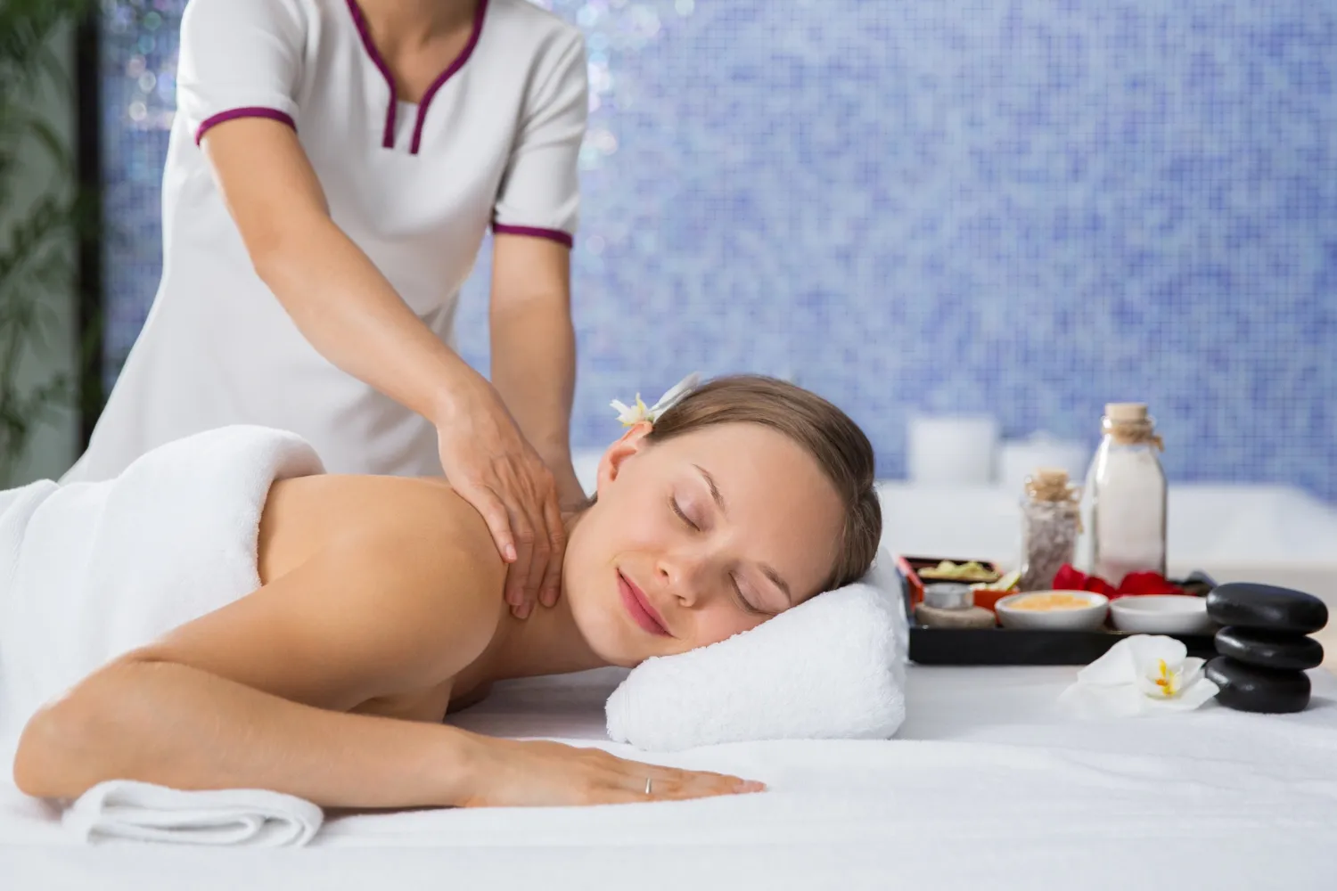 Lymphatic drainage massage therapy for relaxation and wellness