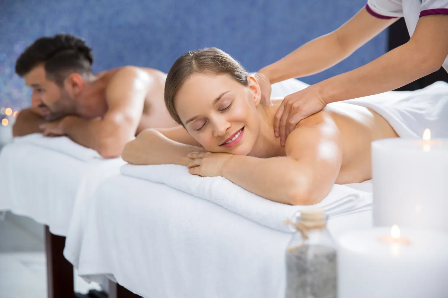 Couples massage therapy for relaxation and stress relief