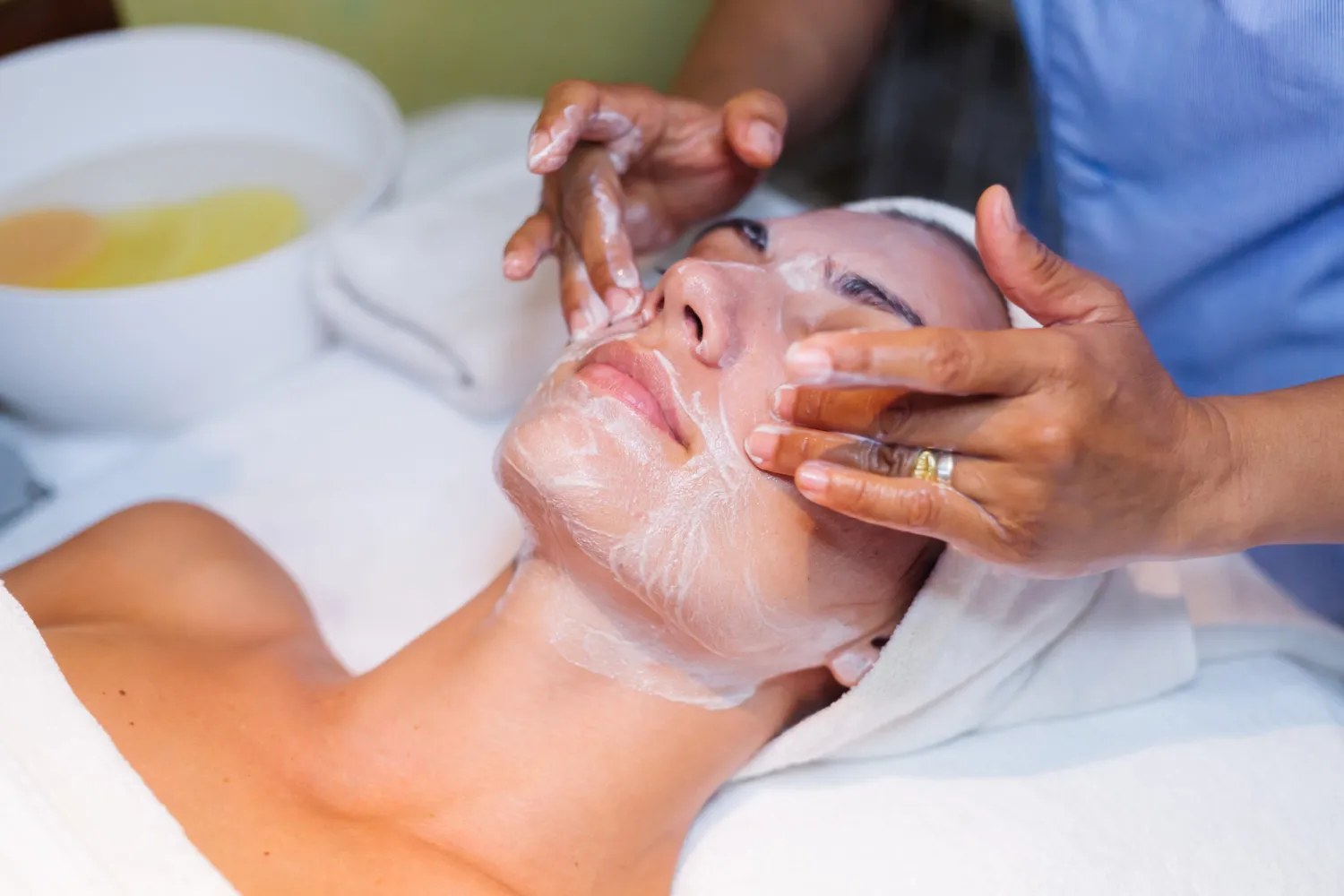 Best facial treatment services in Dubai for glowing skin