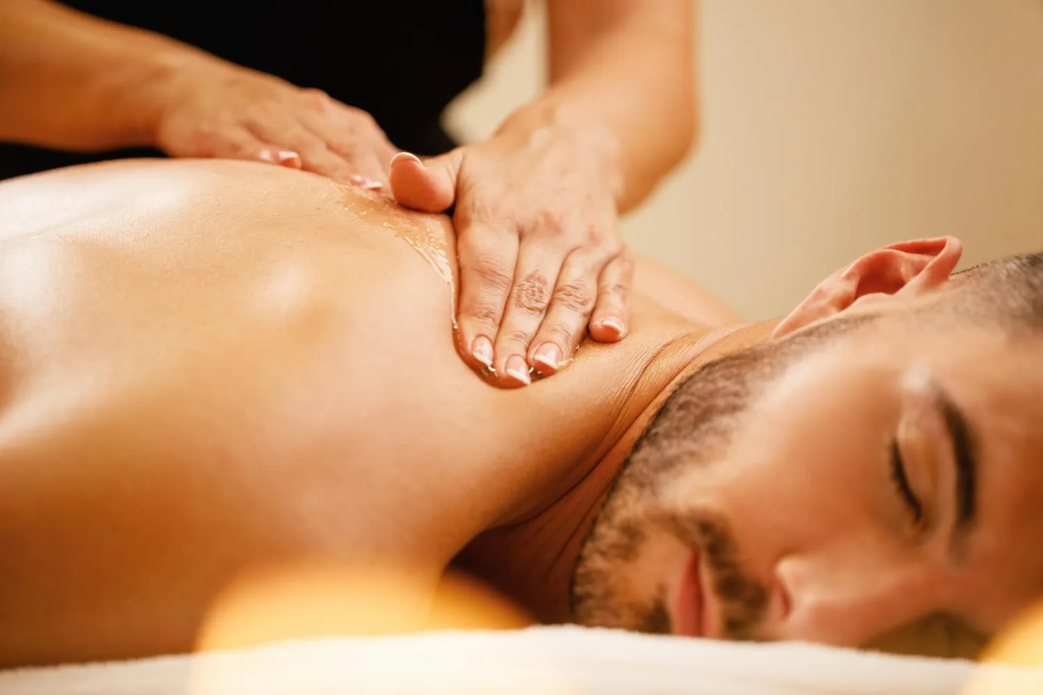 Best deep tissue massage in Dubai relieving muscle tension and chronic pain