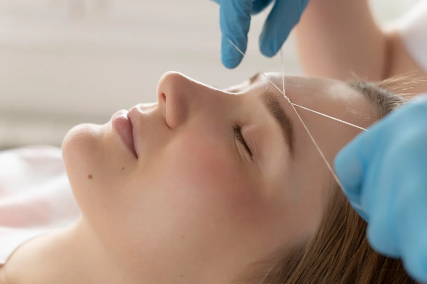 Eyebrow threading service in Dubai