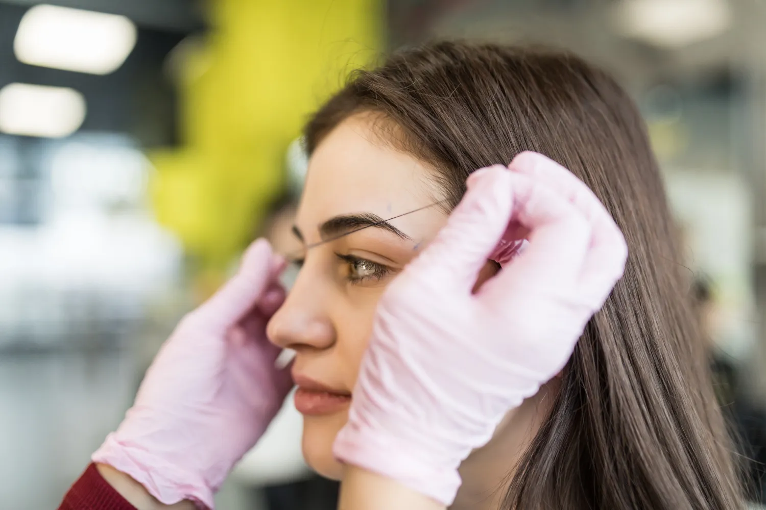 Professional threading service in Dubai for precise eyebrow shaping